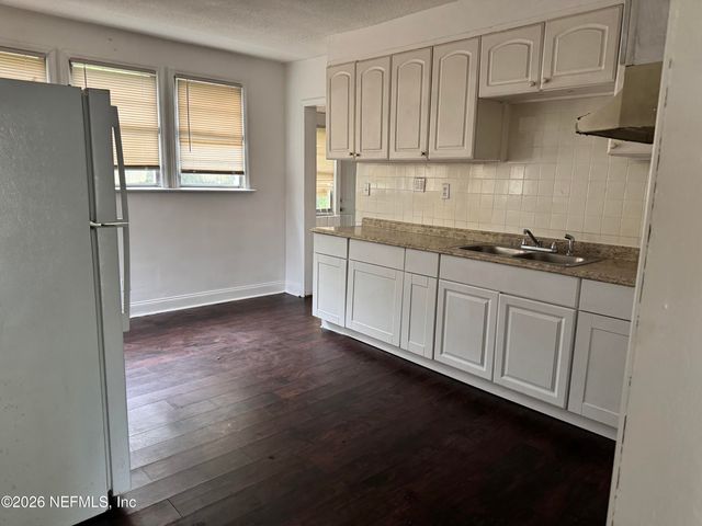 9061 MONROE Avenue, Jacksonville, FL 32208