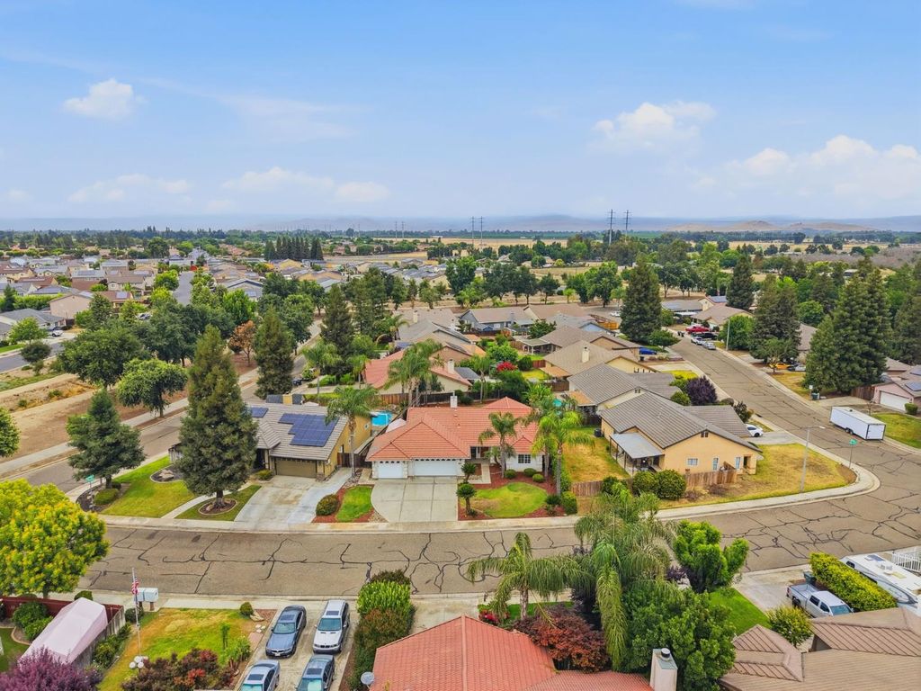 Image 10 of property listing at 4106 E Westcott Avenue, Visalia, CA 93277