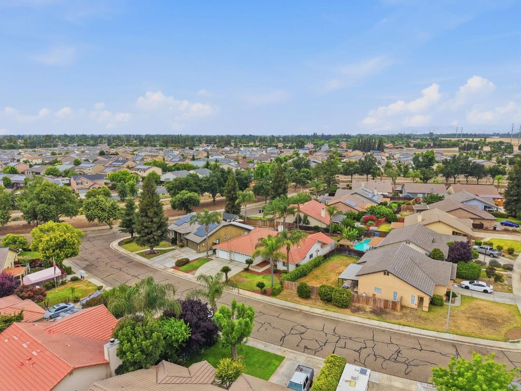 Image 11 of property listing at 4106 E Westcott Avenue, Visalia, CA 93277