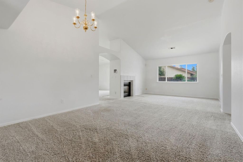 Image 13 of property listing at 4106 E Westcott Avenue, Visalia, CA 93277