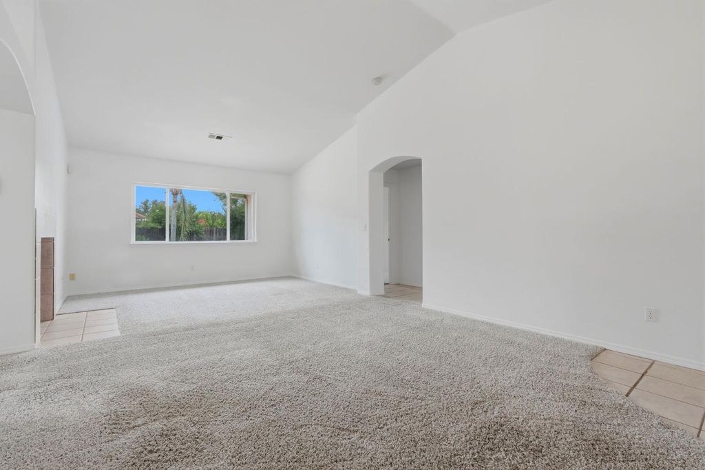 Image 15 of property listing at 4106 E Westcott Avenue, Visalia, CA 93277