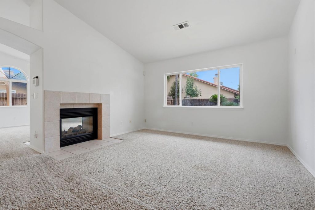 Image 16 of property listing at 4106 E Westcott Avenue, Visalia, CA 93277