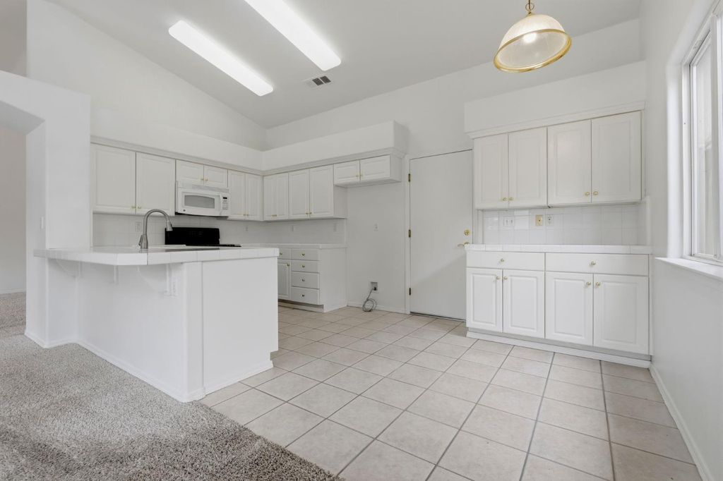 Image 25 of property listing at 4106 E Westcott Avenue, Visalia, CA 93277