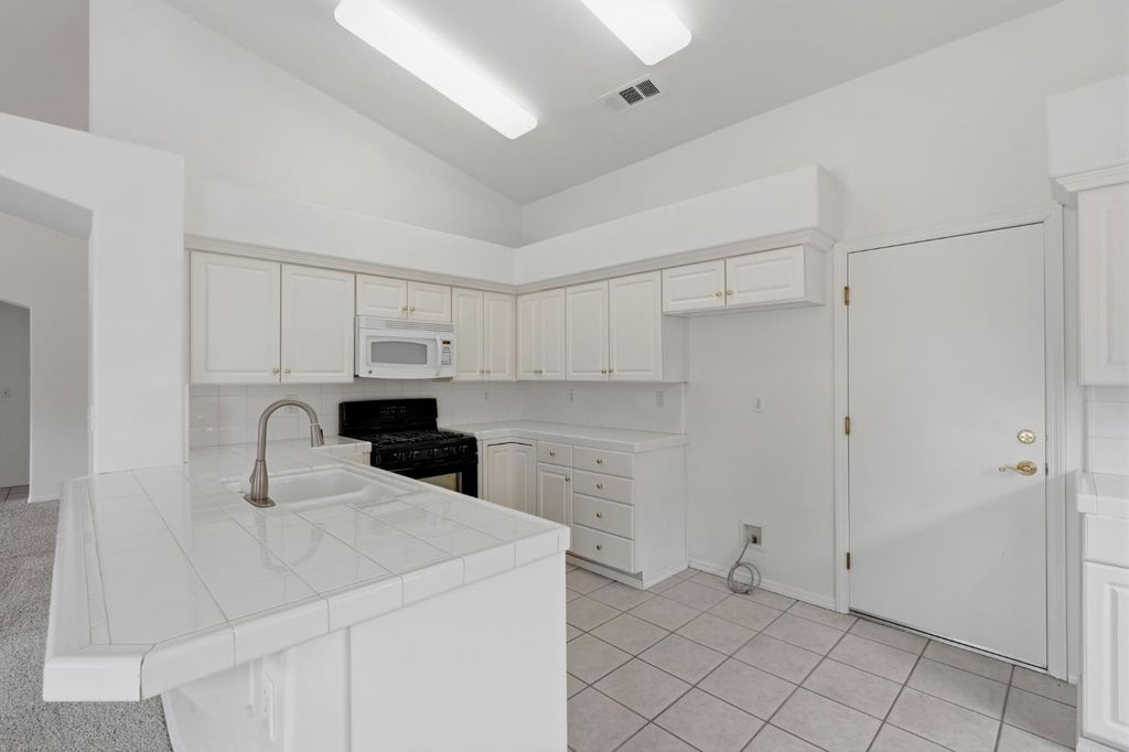 Image 26 of property listing at 4106 E Westcott Avenue, Visalia, CA 93277