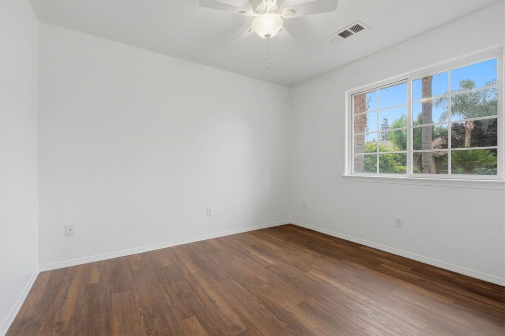 Image 31 of property listing at 4106 E Westcott Avenue, Visalia, CA 93277