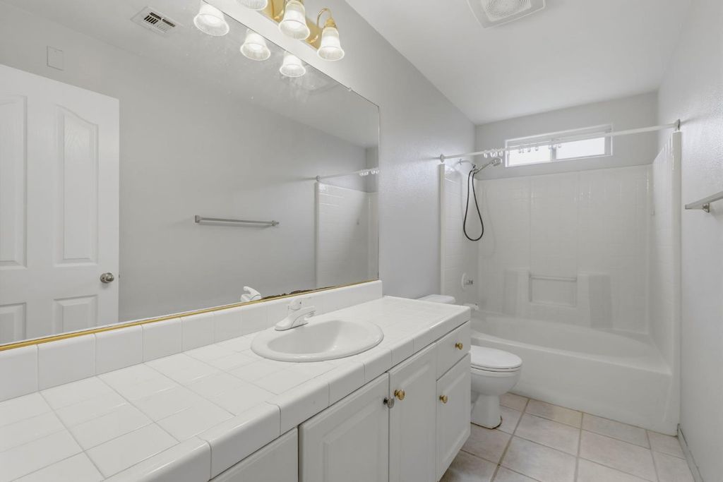 Image 33 of property listing at 4106 E Westcott Avenue, Visalia, CA 93277