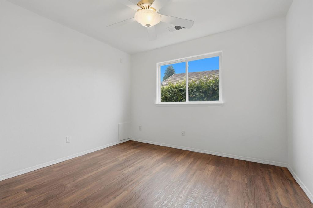 Image 35 of property listing at 4106 E Westcott Avenue, Visalia, CA 93277