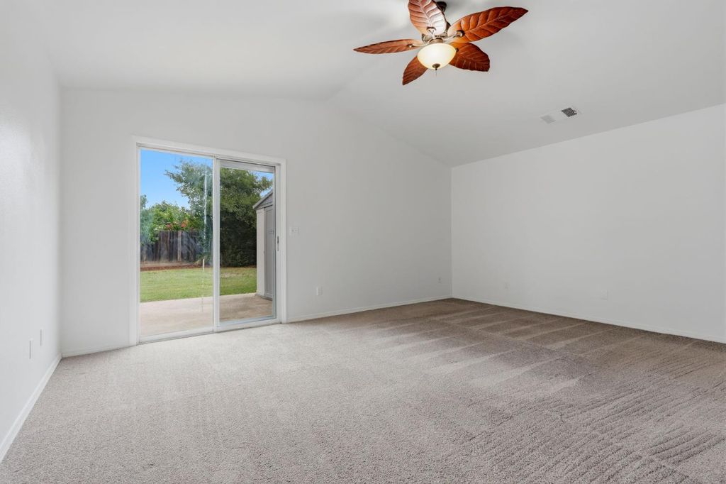 Image 37 of property listing at 4106 E Westcott Avenue, Visalia, CA 93277
