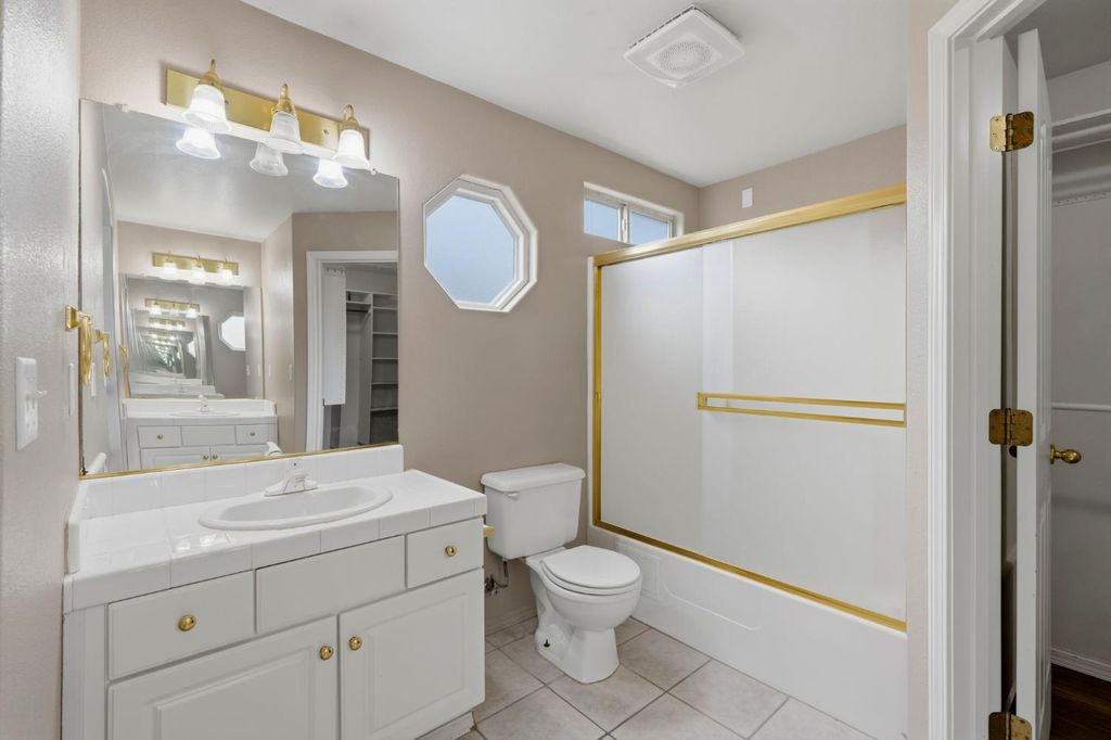 Image 41 of property listing at 4106 E Westcott Avenue, Visalia, CA 93277