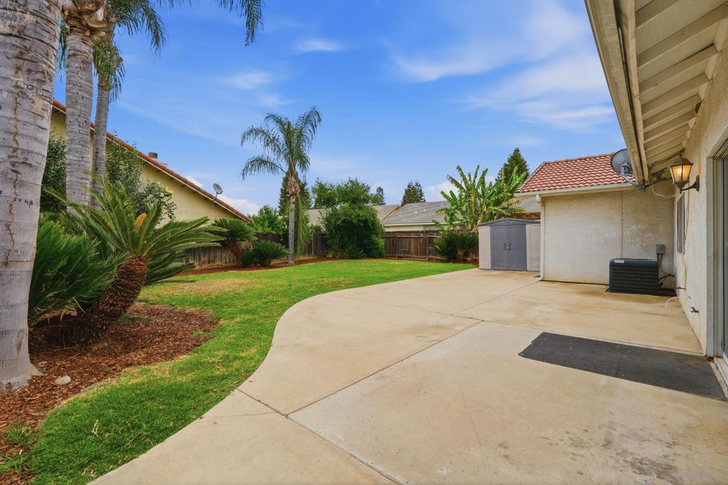 Image 44 of property listing at 4106 E Westcott Avenue, Visalia, CA 93277