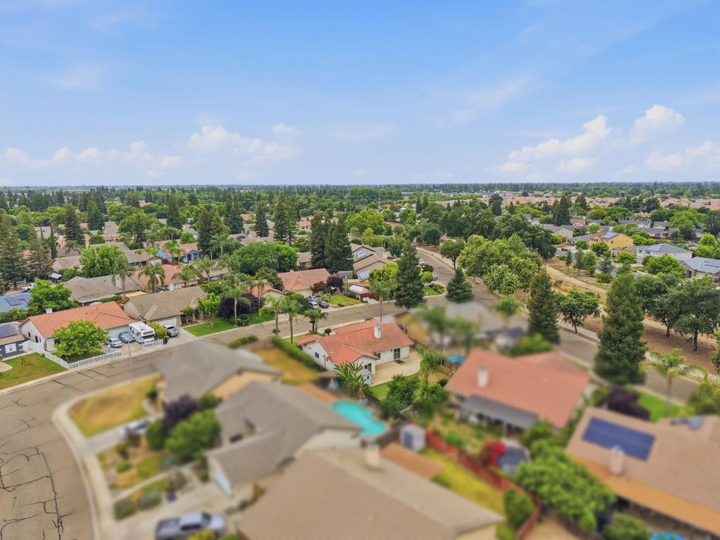Image 49 of property listing at 4106 E Westcott Avenue, Visalia, CA 93277