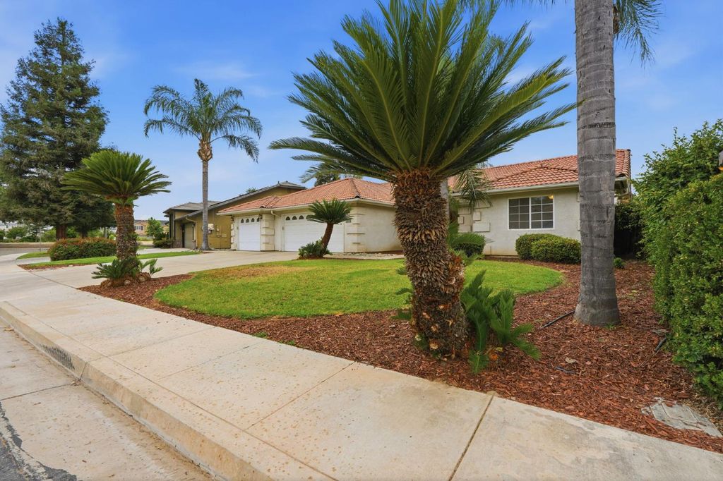 Image 5 of property listing at 4106 E Westcott Avenue, Visalia, CA 93277