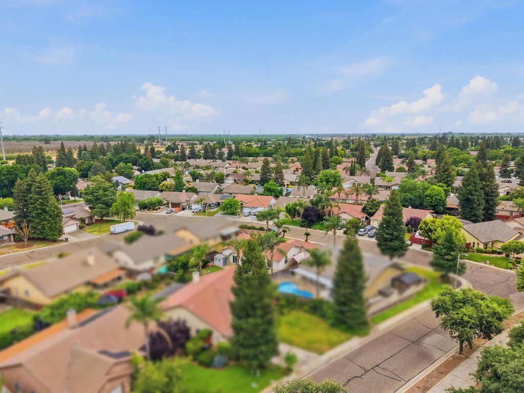 Image 50 of property listing at 4106 E Westcott Avenue, Visalia, CA 93277