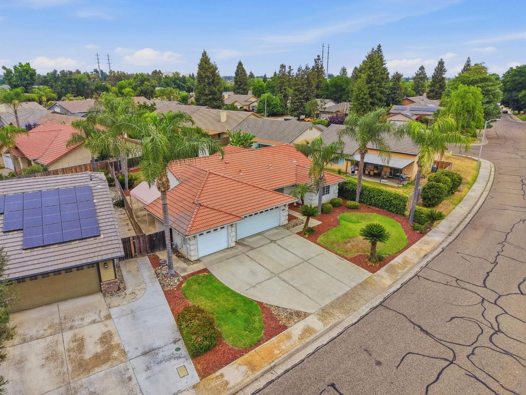Image 6 of property listing at 4106 E Westcott Avenue, Visalia, CA 93277