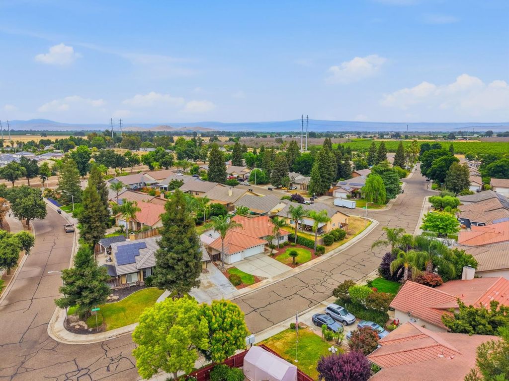 Image 9 of property listing at 4106 E Westcott Avenue, Visalia, CA 93277