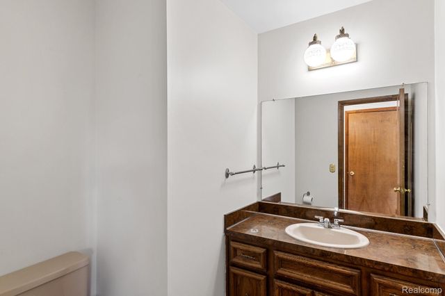 1613 Caliper Drive, Troy, MI 48084