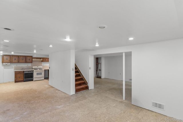 1613 Caliper Drive, Troy, MI 48084