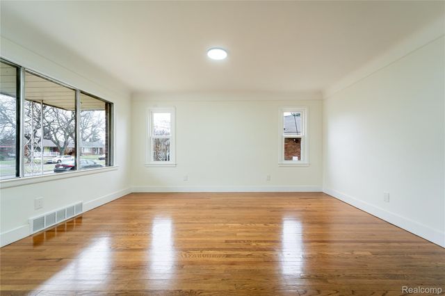 16535 Lincoln Avenue, Eastpointe, MI 48021