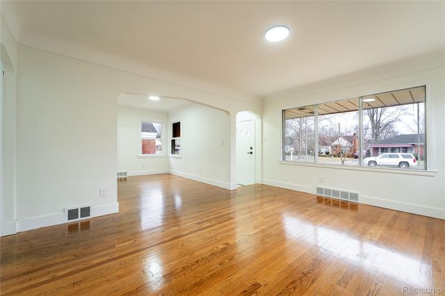 16535 Lincoln Avenue, Eastpointe, MI 48021