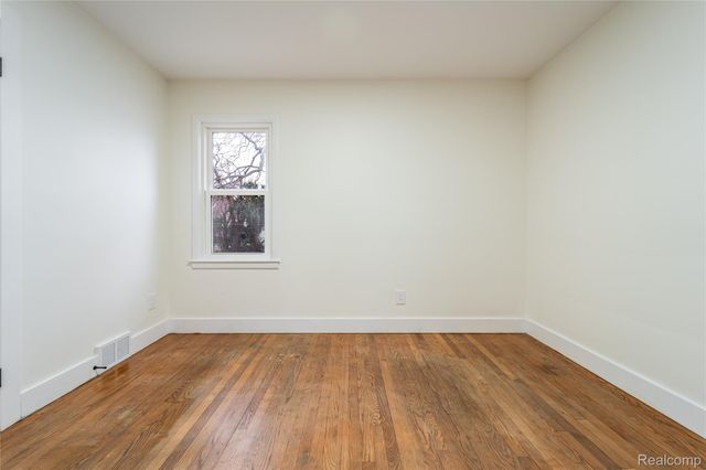 16535 Lincoln Avenue, Eastpointe, MI 48021