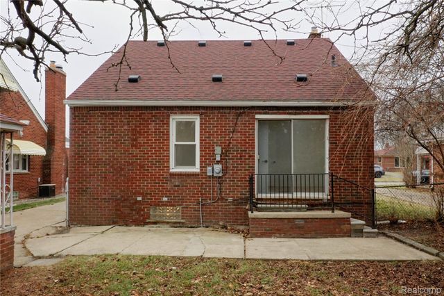 16535 Lincoln Avenue, Eastpointe, MI 48021