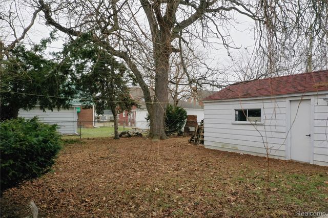 16535 Lincoln Avenue, Eastpointe, MI 48021