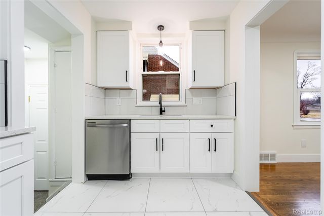 16535 Lincoln Avenue, Eastpointe, MI 48021