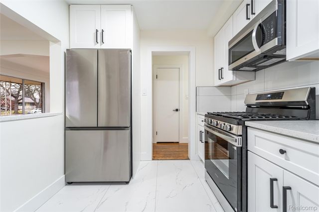 16535 Lincoln Avenue, Eastpointe, MI 48021