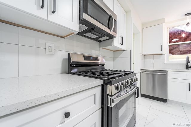 16535 Lincoln Avenue, Eastpointe, MI 48021