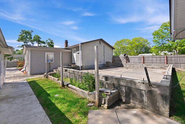 683 Broadway, Brentwood, NY 11717