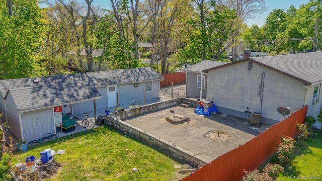 683 Broadway, Brentwood, NY 11717