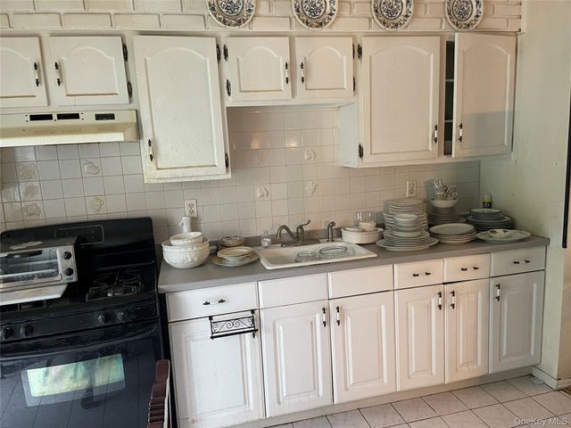 3 Cedar Avenue, Orangeburg, NY 10962