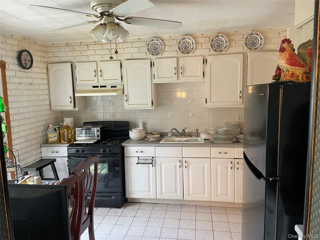 3 Cedar Avenue, Orangeburg, NY 10962