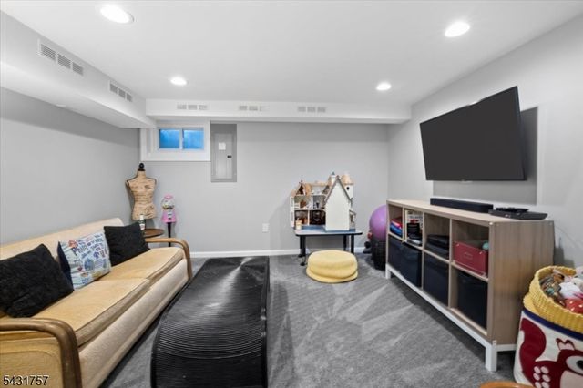 52 Warfield St, Montclair Twp., NJ 07043