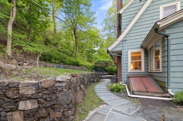 52 Warfield St, Montclair Twp., NJ 07043