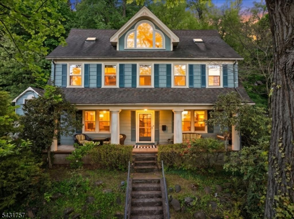 52 Warfield St, Montclair Twp., NJ 07043