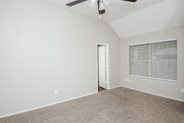808 Quail Brook Drive, Arlington, TX 76001