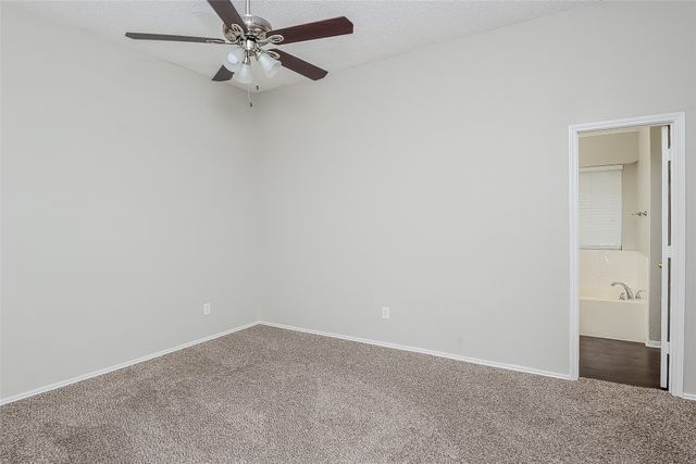 808 Quail Brook Drive, Arlington, TX 76001