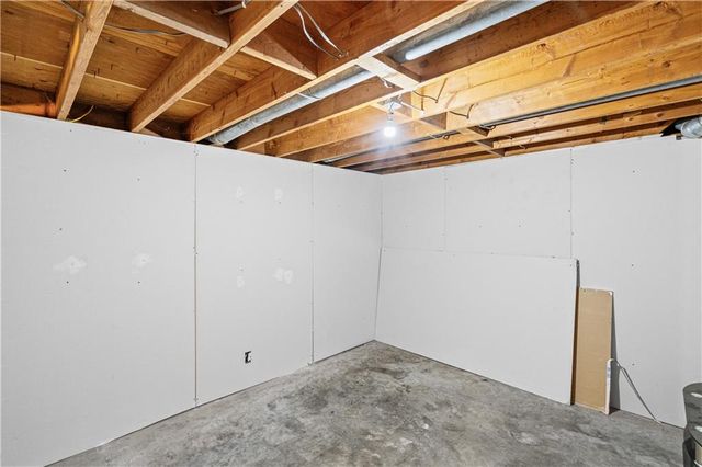 1104 Lexington Road, Pleasant Hill, MO 64080