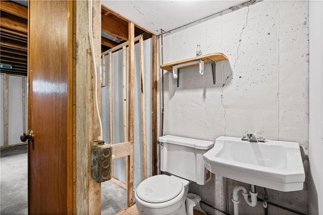 1104 Lexington Road, Pleasant Hill, MO 64080
