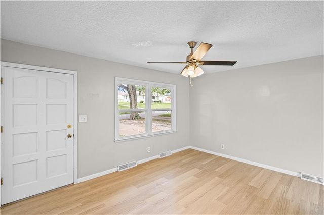 1104 Lexington Road, Pleasant Hill, MO 64080