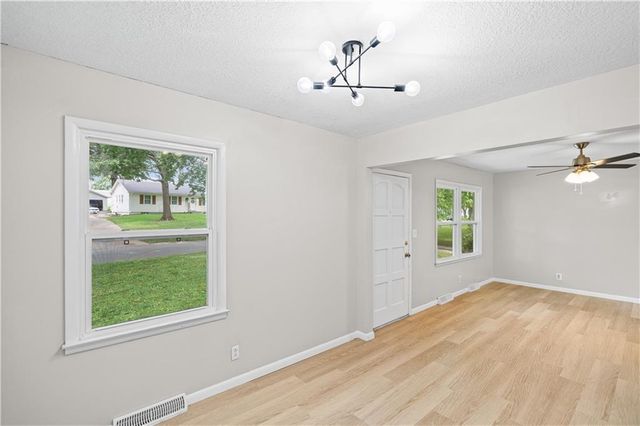 1104 Lexington Road, Pleasant Hill, MO 64080