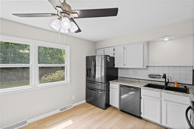 1104 Lexington Road, Pleasant Hill, MO 64080