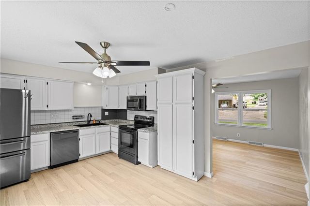 1104 Lexington Road, Pleasant Hill, MO 64080