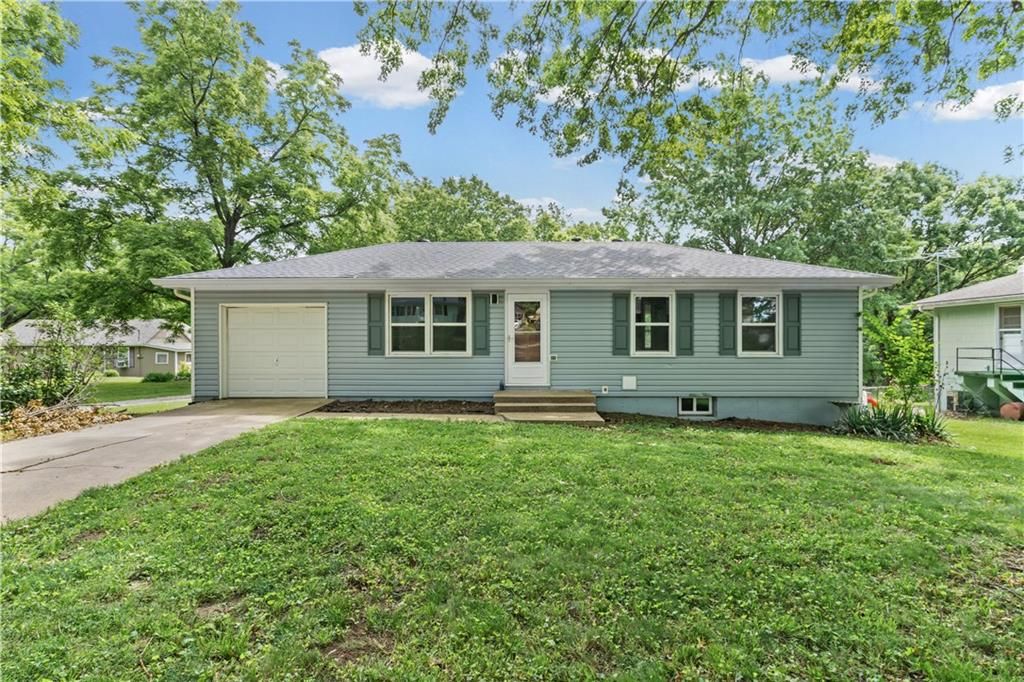 1104 Lexington Road, Pleasant Hill, MO 64080