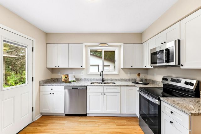 9330 Park Avenue S, Bloomington, MN 55420