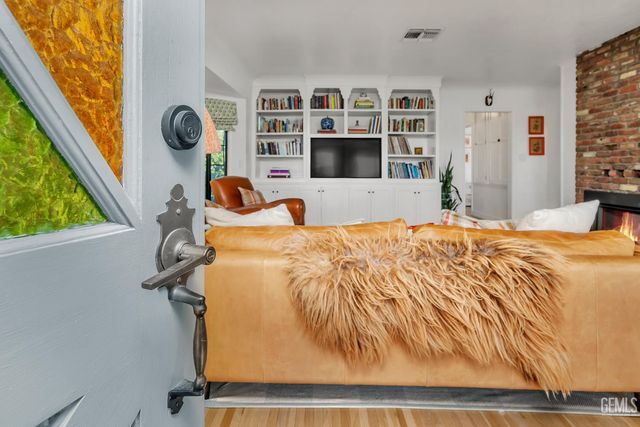 3003 Alta Vista Drive, Bakersfield, CA 93305