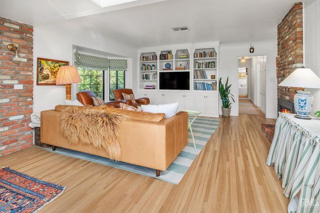 3003 Alta Vista Drive, Bakersfield, CA 93305