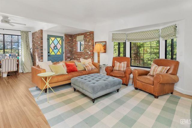 3003 Alta Vista Drive, Bakersfield, CA 93305