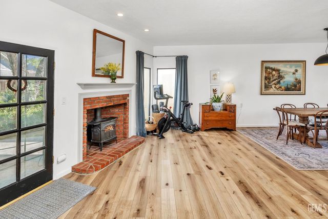 3003 Alta Vista Drive, Bakersfield, CA 93305